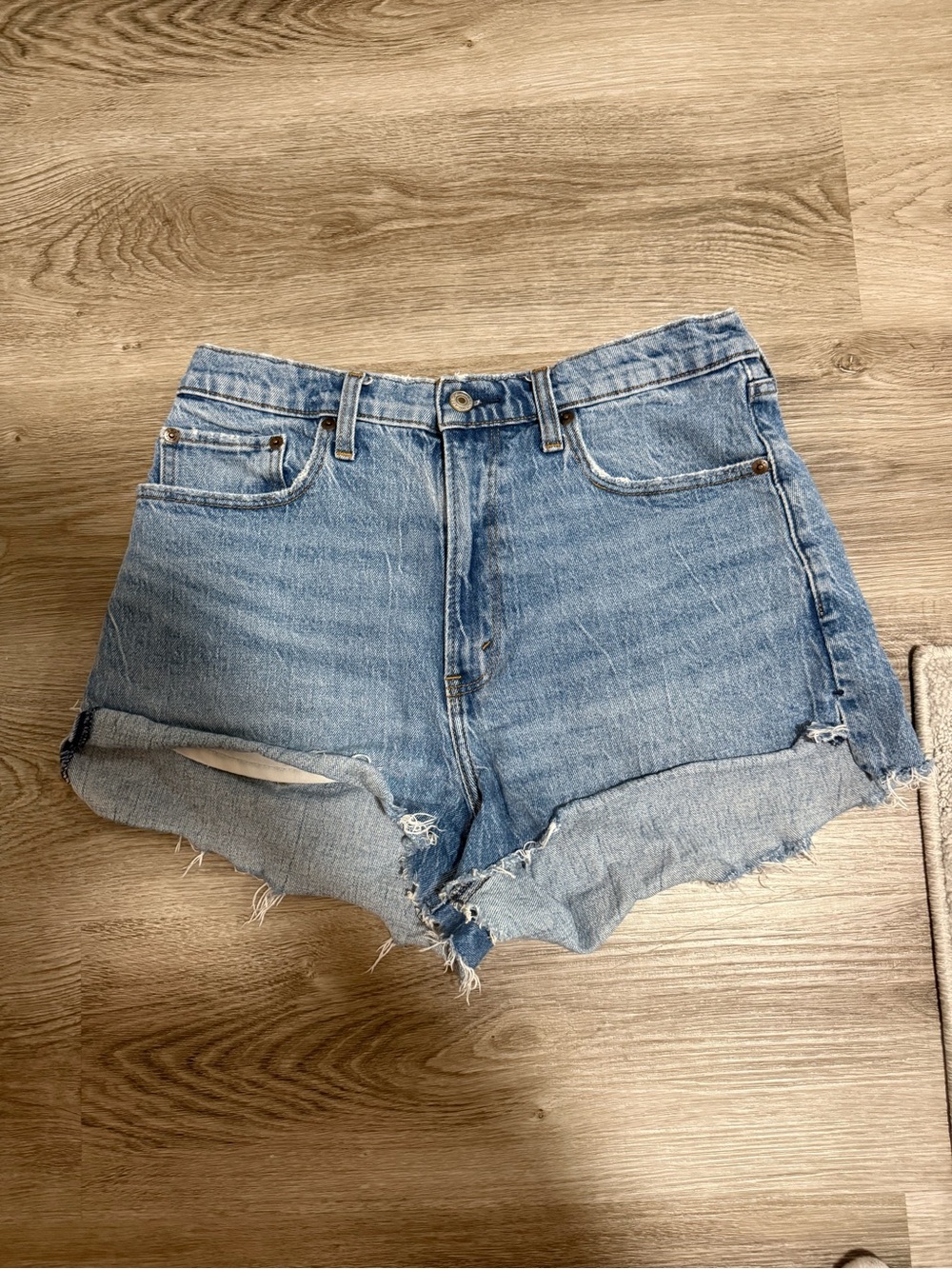Abercrombie Curve Love High Rise Mom Short Size 10
